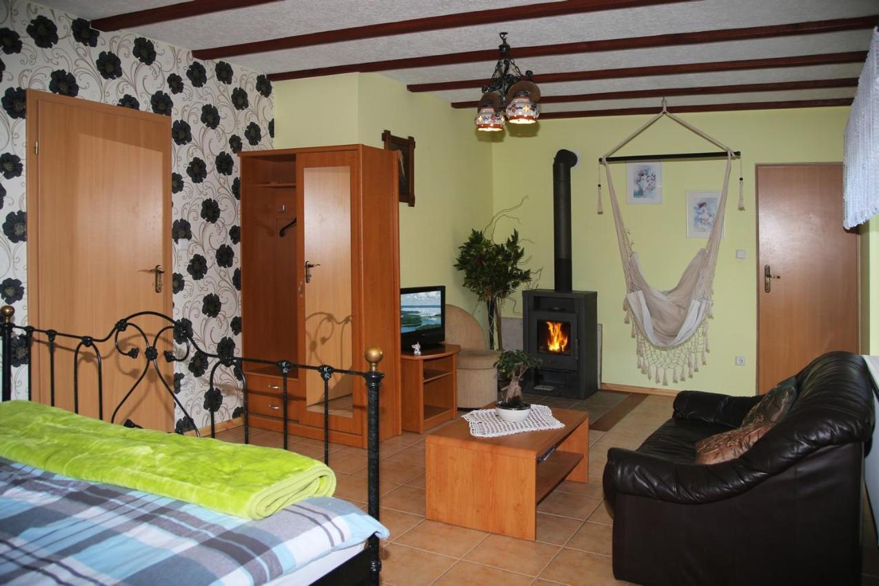 Ranczo Nad Stawem Villa รึน ภายนอก รูปภาพ
