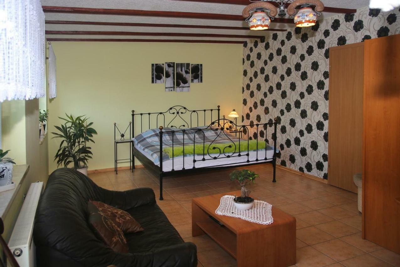 Ranczo Nad Stawem Villa รึน ภายนอก รูปภาพ
