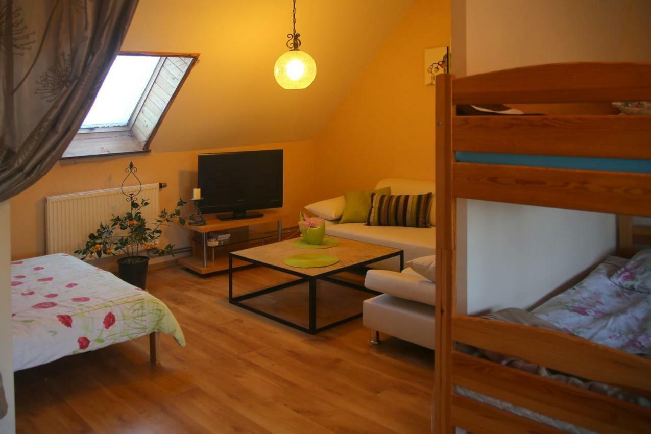 Ranczo Nad Stawem Villa รึน ภายนอก รูปภาพ
